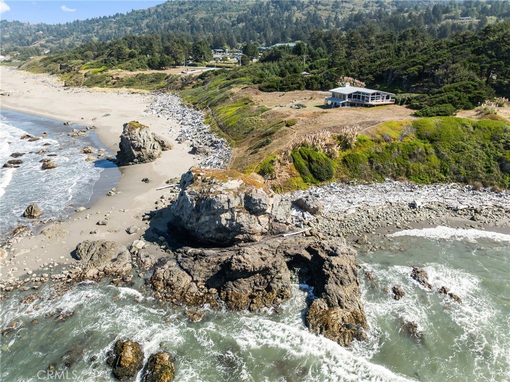 405 Island View, Smith River, CA 95567