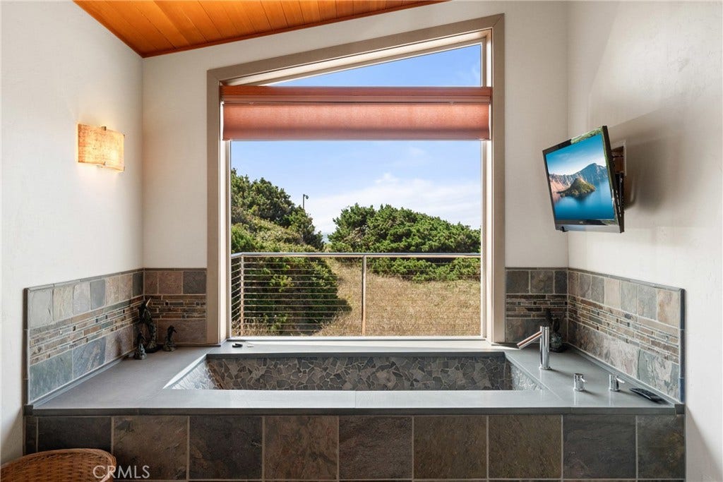 405 Island View, Smith River, CA 95567