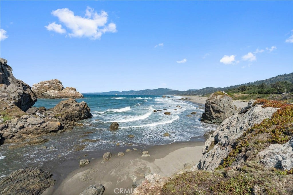 405 Island View, Smith River, CA 95567