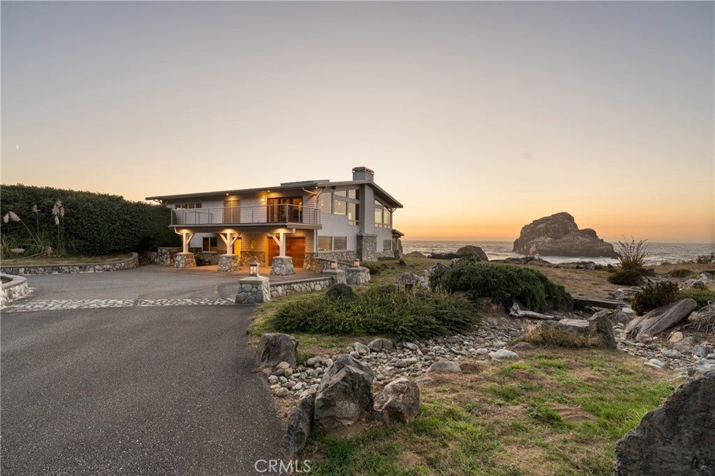 405 Island View, Smith River, CA 95567