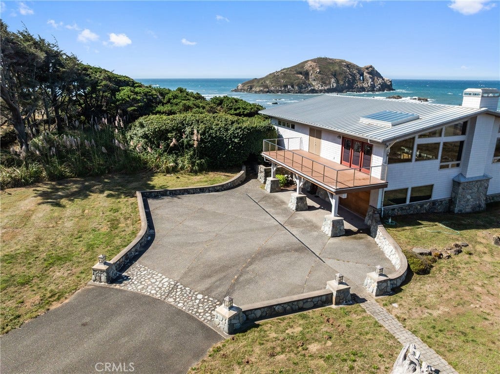 405 Island View, Smith River, CA 95567