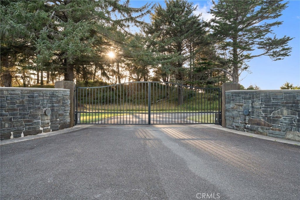 405 Island View, Smith River, CA 95567