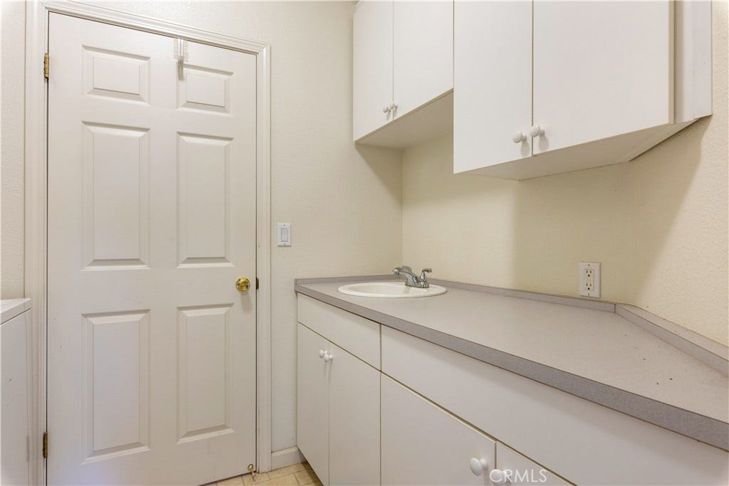 5289 Olympia Drive, Kelseyville, CA 95451 Laundry room folding area