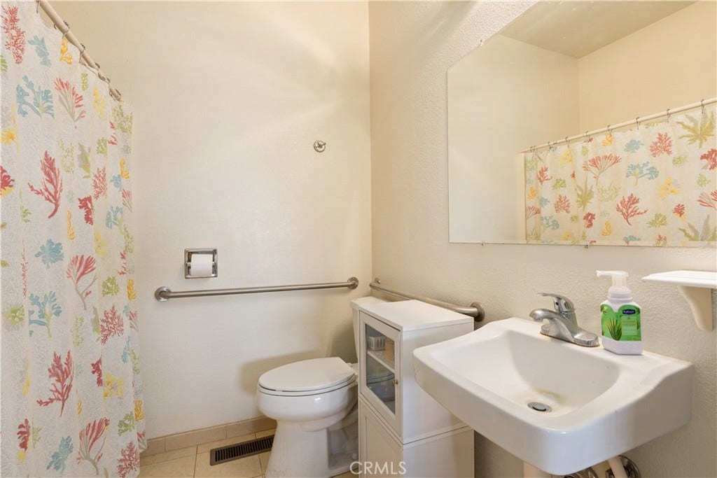5289 Olympia Drive, Kelseyville, CA 95451 Primary suite bathroom