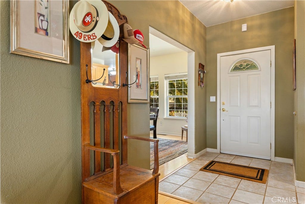 5289 Olympia Drive, Kelseyville, CA 95451 Entry; dining area is to the left in this pic and kitchen is to the right