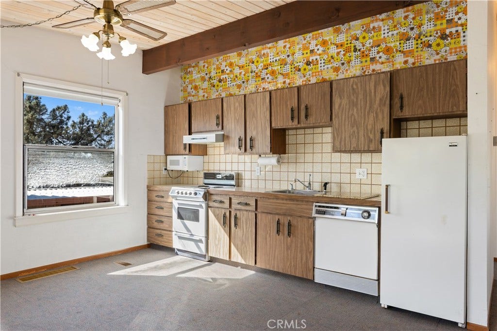 6869 Howard Avenue, Nice, CA 95464