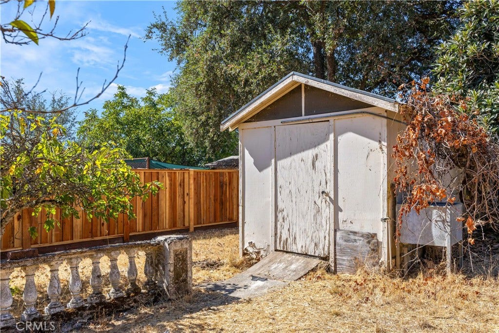 6869 Howard Avenue, Nice, CA 95464
