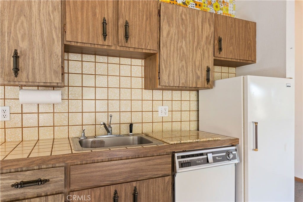 6869 Howard Avenue, Nice, CA 95464