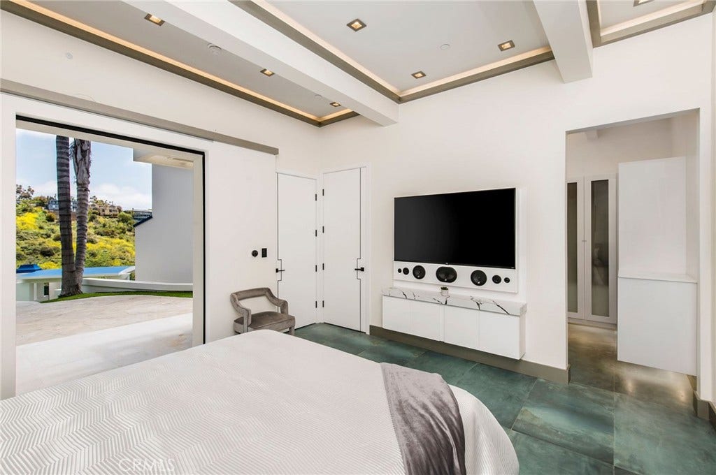2135 Hillview Drive, Laguna Beach, CA 92651