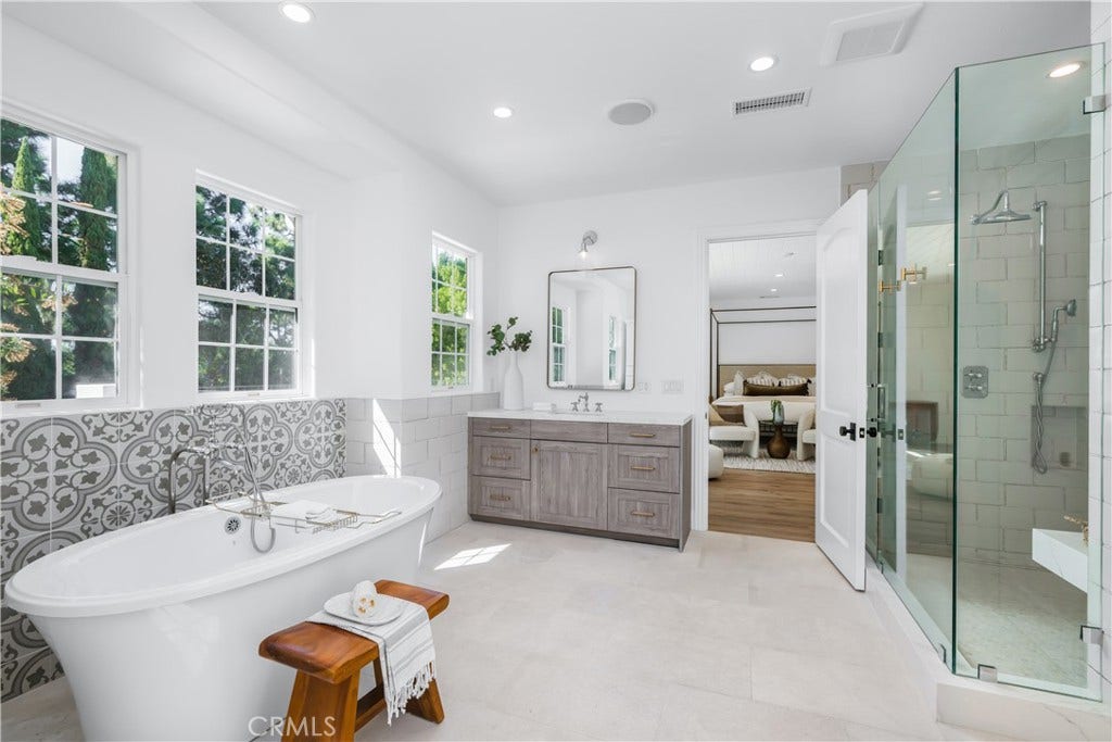 15 Boardwalk, Newport Beach, CA 92660 15 Boardwalk, Newport Beach, CA 92660