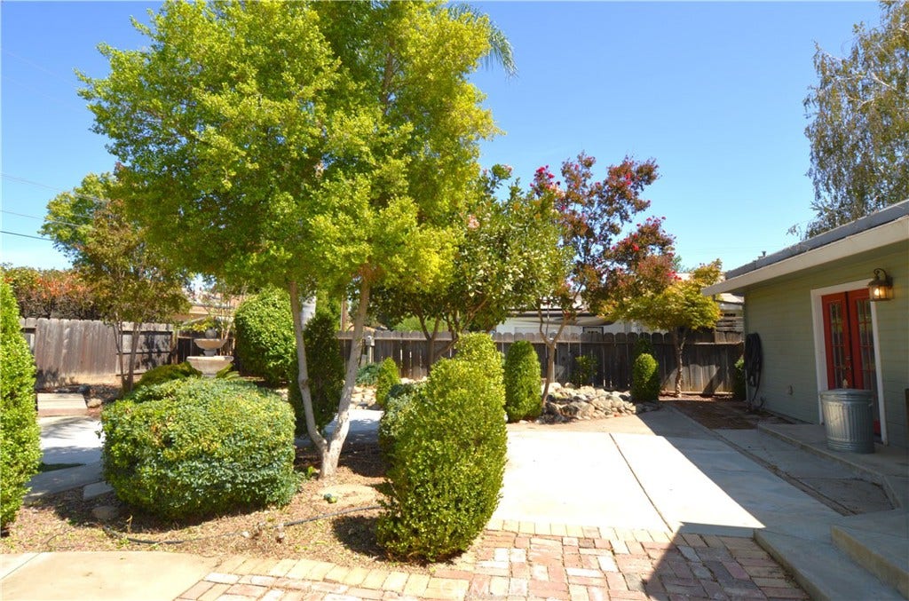 2165 Kimberly Avenue, Merced, CA 95340 Paved backyard with light landscaping