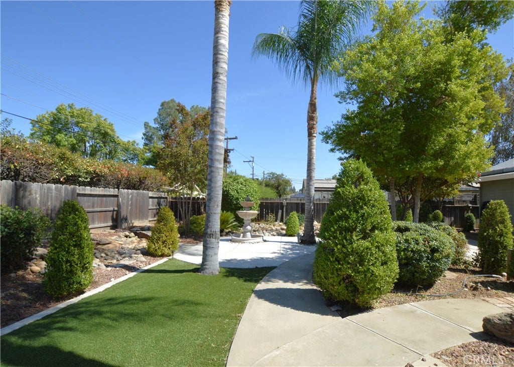 2165 Kimberly Avenue, Merced, CA 95340 Landscaped backyard