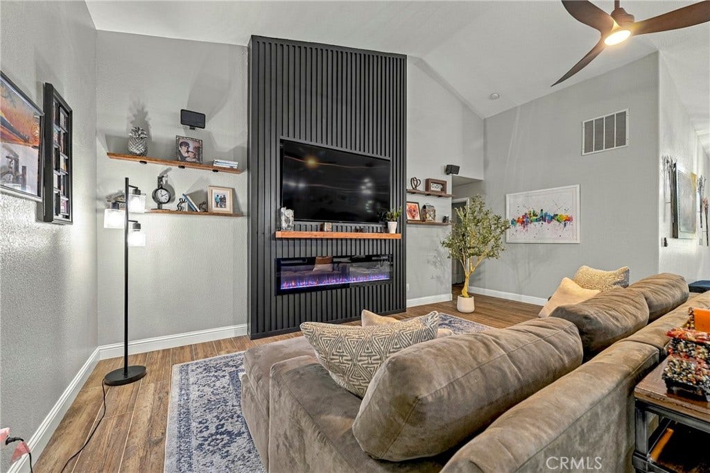 3247 Willow Run, Merced, CA 95340 3247 Willow Run, Merced, CA 95340