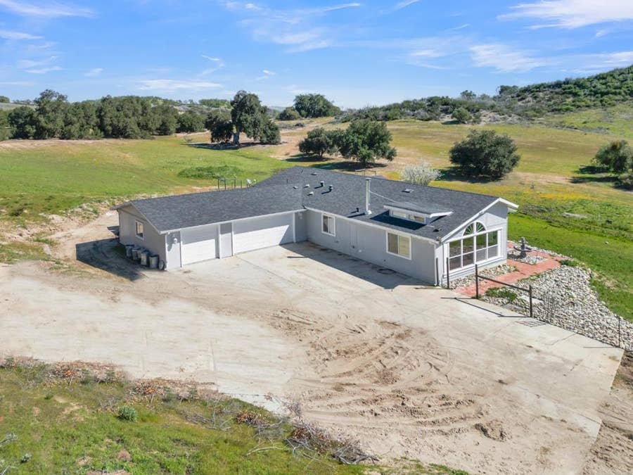Property photo for 53330 Smith Road, Bradley, CA