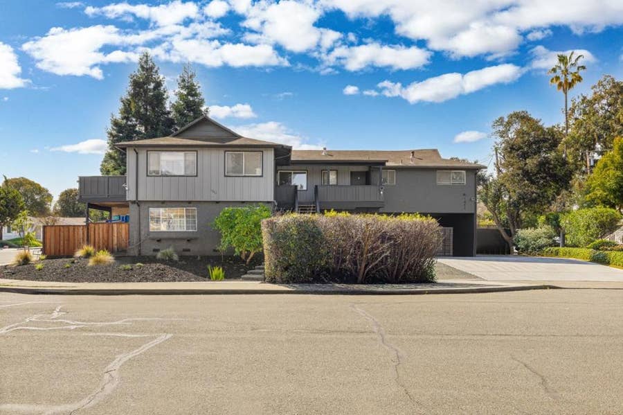 Property photo for 172 Permanente Way, Mountain View, CA