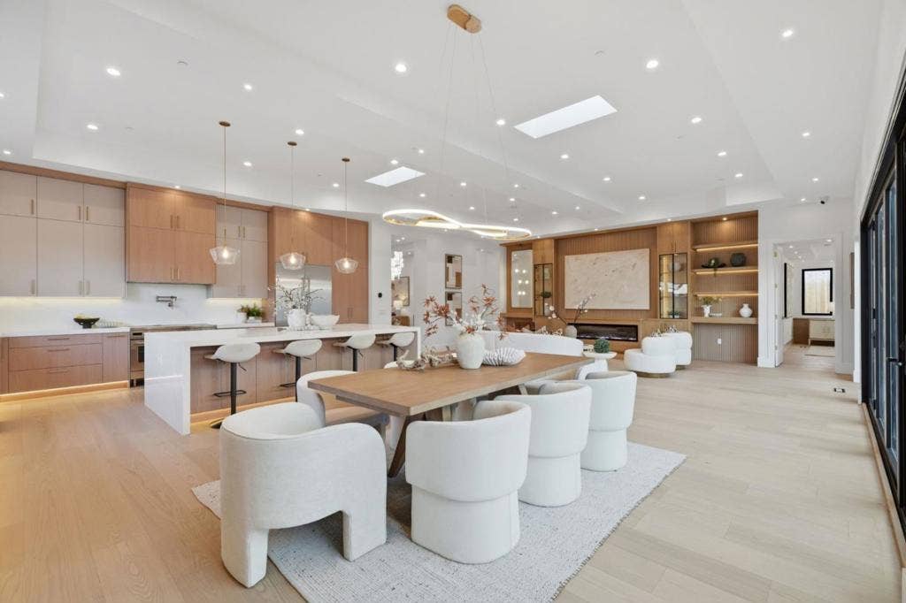 685 Riviera Drive, Los Altos, CA 94024