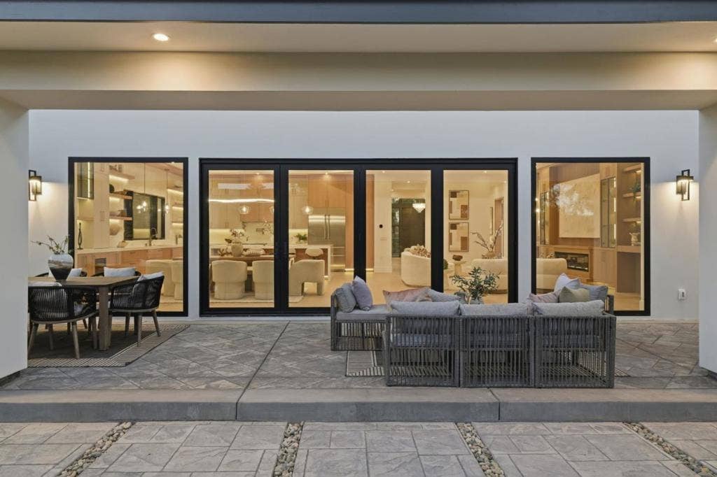 685 Riviera Drive, Los Altos, CA 94024
