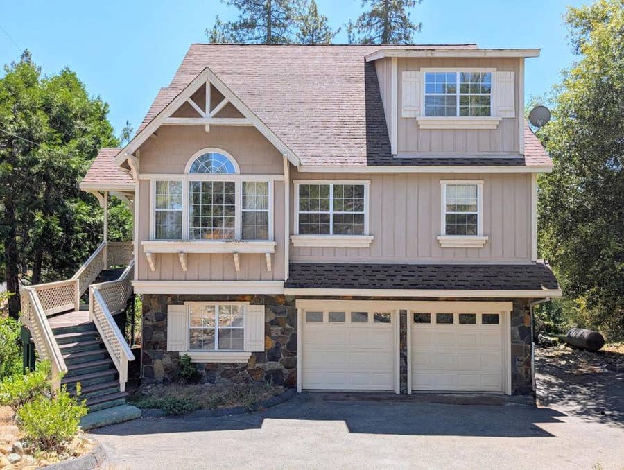 Property photo for 12021 Valenta Way, Groveland, CA