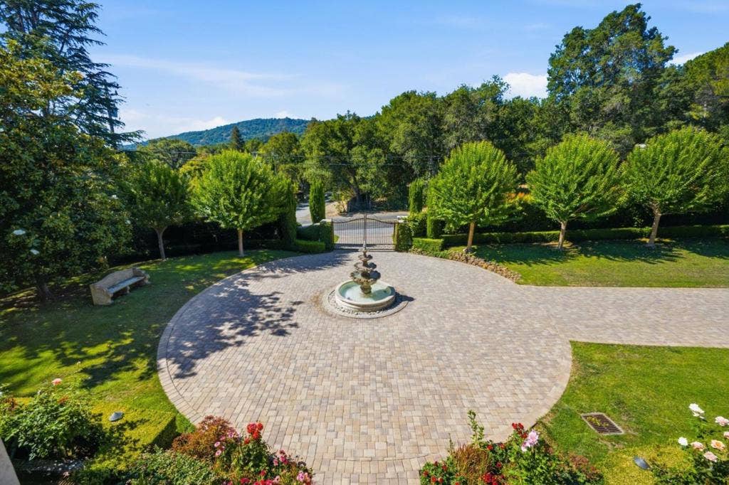 10285 Magdalena Road, Los Altos Hills, CA 94024 10285 Magdalena Road, Los Altos Hills, CA 94024