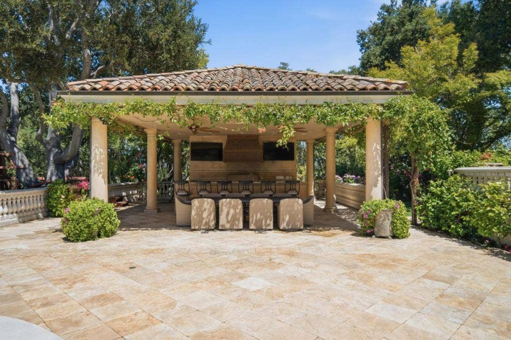 10285 Magdalena Road, Los Altos Hills, CA 94024 10285 Magdalena Road, Los Altos Hills, CA 94024