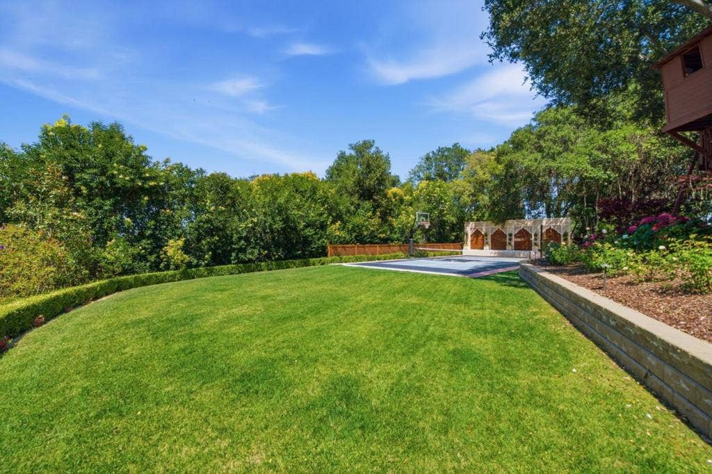 10285 Magdalena Road, Los Altos Hills, CA 94024 10285 Magdalena Road, Los Altos Hills, CA 94024