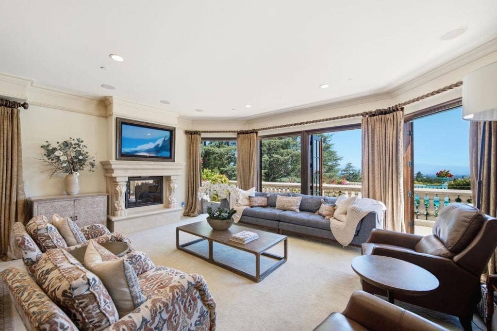 10285 Magdalena Road, Los Altos Hills, CA 94024 10285 Magdalena Road, Los Altos Hills, CA 94024