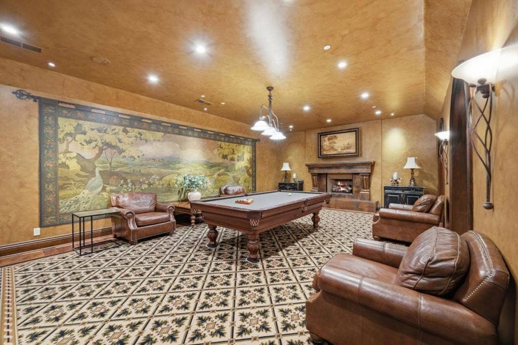 10285 Magdalena Road, Los Altos Hills, CA 94024 10285 Magdalena Road, Los Altos Hills, CA 94024