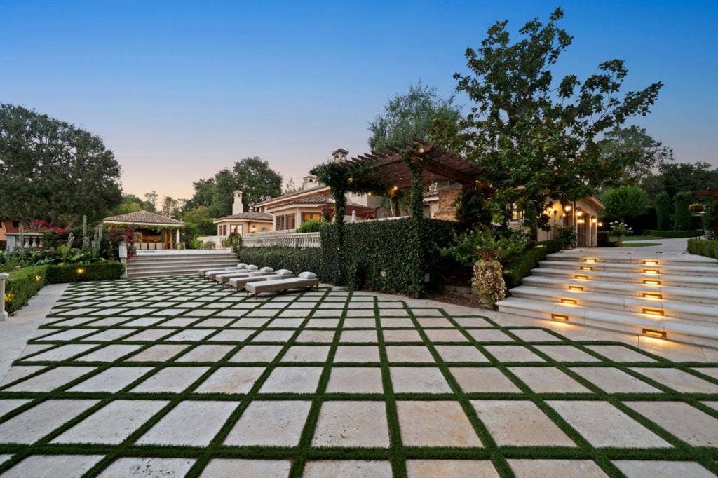 10285 Magdalena Road, Los Altos Hills, CA 94024 10285 Magdalena Road, Los Altos Hills, CA 94024