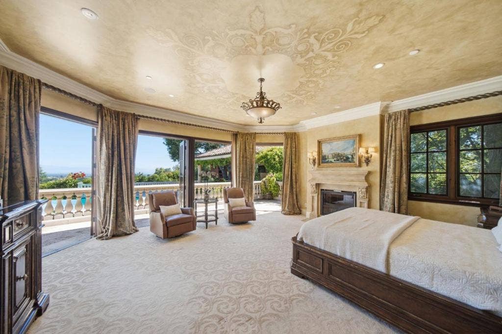 10285 Magdalena Road, Los Altos Hills, CA 94024 10285 Magdalena Road, Los Altos Hills, CA 94024