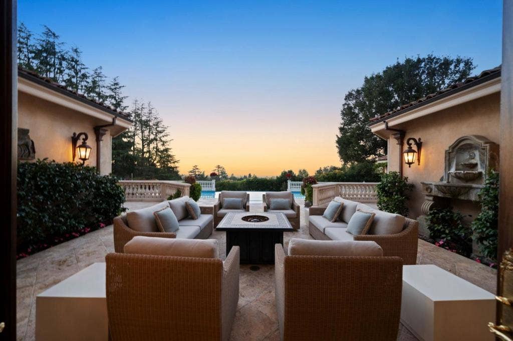 10285 Magdalena Road, Los Altos Hills, CA 94024 10285 Magdalena Road, Los Altos Hills, CA 94024