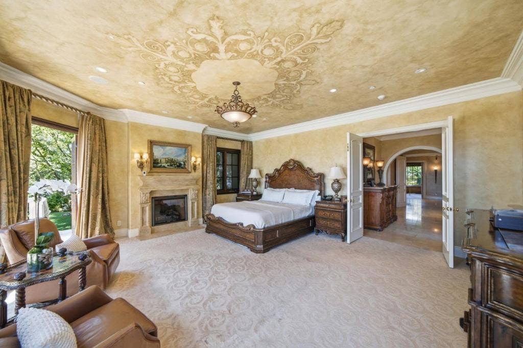 10285 Magdalena Road, Los Altos Hills, CA 94024 10285 Magdalena Road, Los Altos Hills, CA 94024