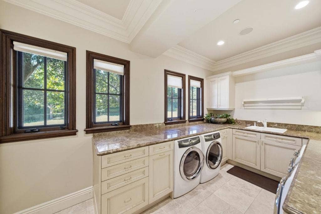 10285 Magdalena Road, Los Altos Hills, CA 94024 10285 Magdalena Road, Los Altos Hills, CA 94024