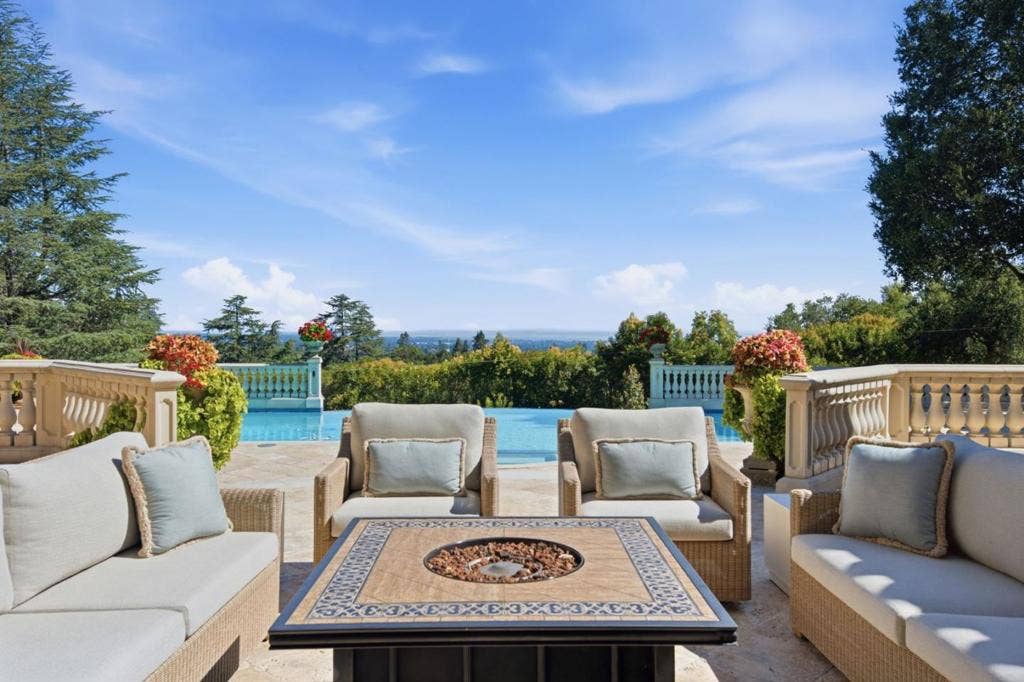 10285 Magdalena Road, Los Altos Hills, CA 94024 10285 Magdalena Road, Los Altos Hills, CA 94024