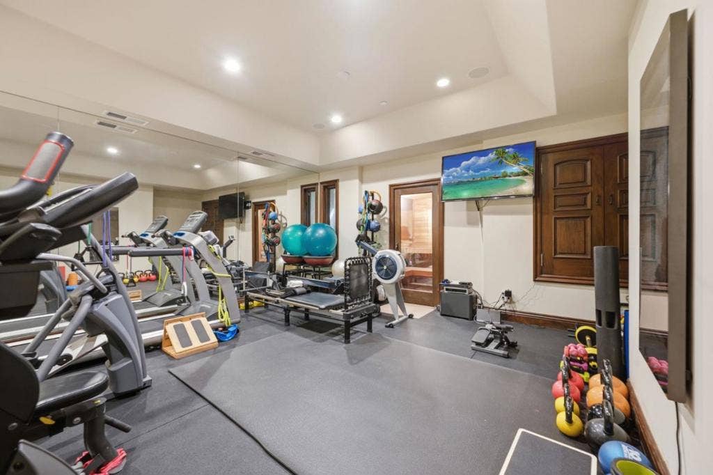 10285 Magdalena Road, Los Altos Hills, CA 94024 10285 Magdalena Road, Los Altos Hills, CA 94024