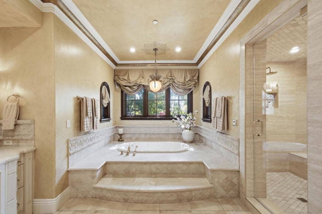 10285 Magdalena Road, Los Altos Hills, CA 94024 10285 Magdalena Road, Los Altos Hills, CA 94024
