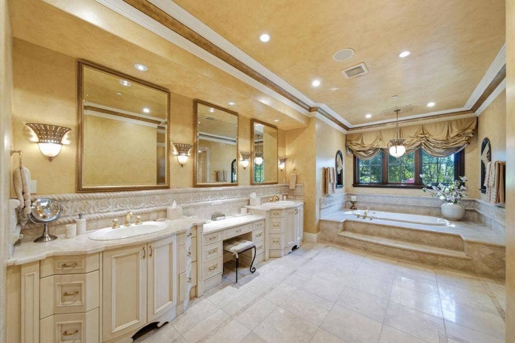 10285 Magdalena Road, Los Altos Hills, CA 94024 10285 Magdalena Road, Los Altos Hills, CA 94024