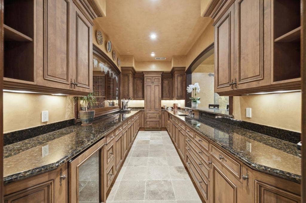 10285 Magdalena Road, Los Altos Hills, CA 94024 10285 Magdalena Road, Los Altos Hills, CA 94024