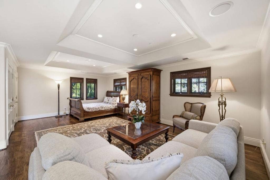 10285 Magdalena Road, Los Altos Hills, CA 94024 10285 Magdalena Road, Los Altos Hills, CA 94024