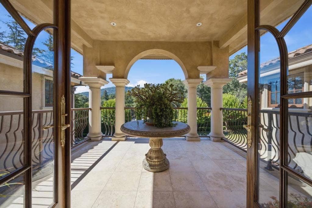 10285 Magdalena Road, Los Altos Hills, CA 94024 10285 Magdalena Road, Los Altos Hills, CA 94024