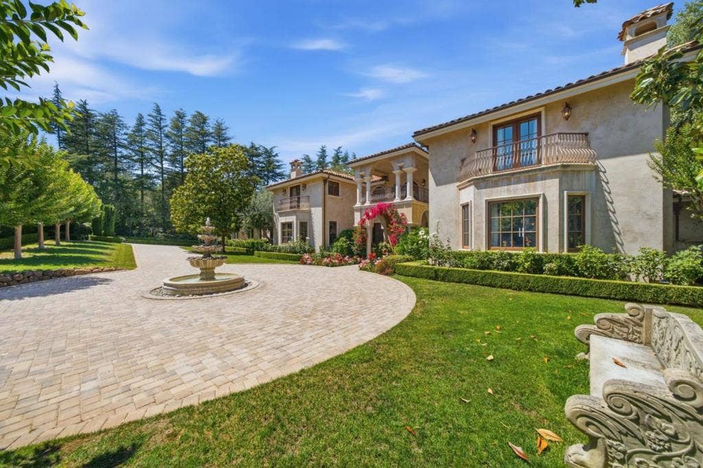10285 Magdalena Road, Los Altos Hills, CA 94024 10285 Magdalena Road, Los Altos Hills, CA 94024