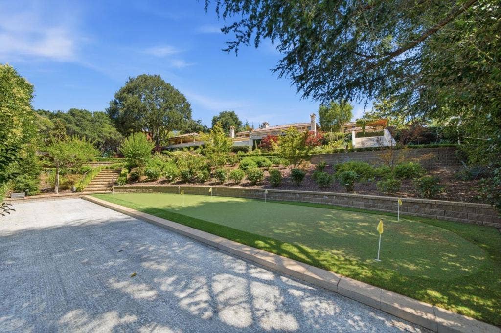 10285 Magdalena Road, Los Altos Hills, CA 94024 10285 Magdalena Road, Los Altos Hills, CA 94024