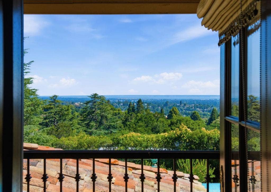10285 Magdalena Road, Los Altos Hills, CA 94024 10285 Magdalena Road, Los Altos Hills, CA 94024