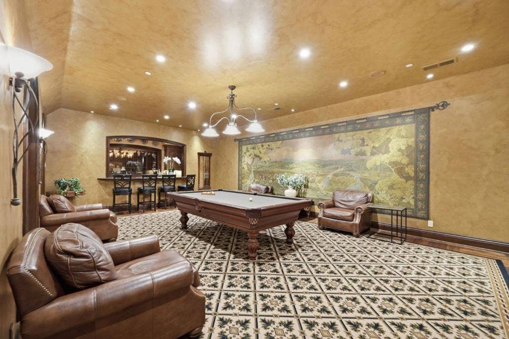 10285 Magdalena Road, Los Altos Hills, CA 94024 10285 Magdalena Road, Los Altos Hills, CA 94024