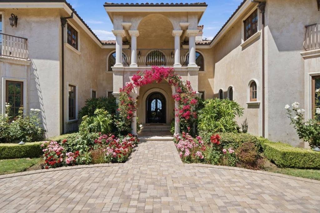 10285 Magdalena Road, Los Altos Hills, CA 94024 10285 Magdalena Road, Los Altos Hills, CA 94024