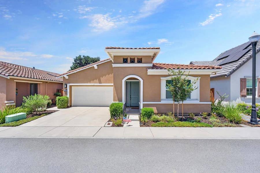 Property photo for 2006 Red Oak Drive, Hollister, CA