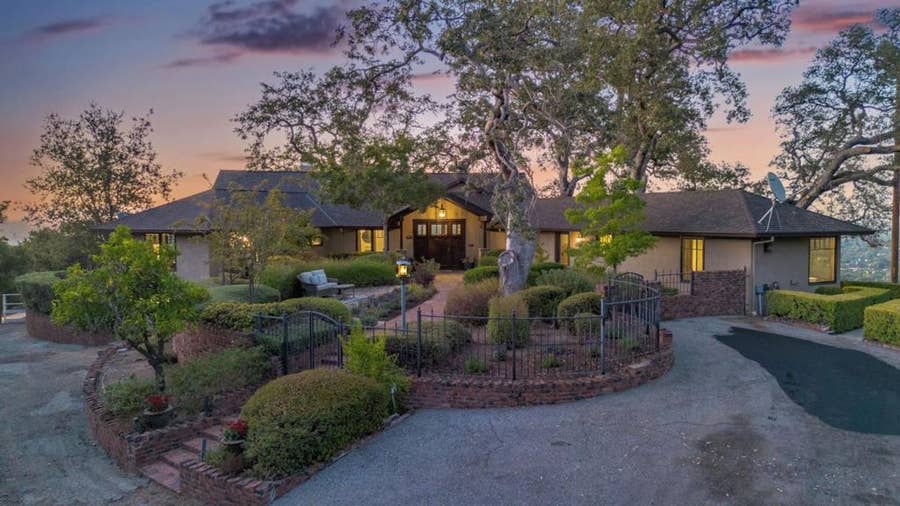 Property photo for 14942 Larga Vista Drive, Los Gatos, CA