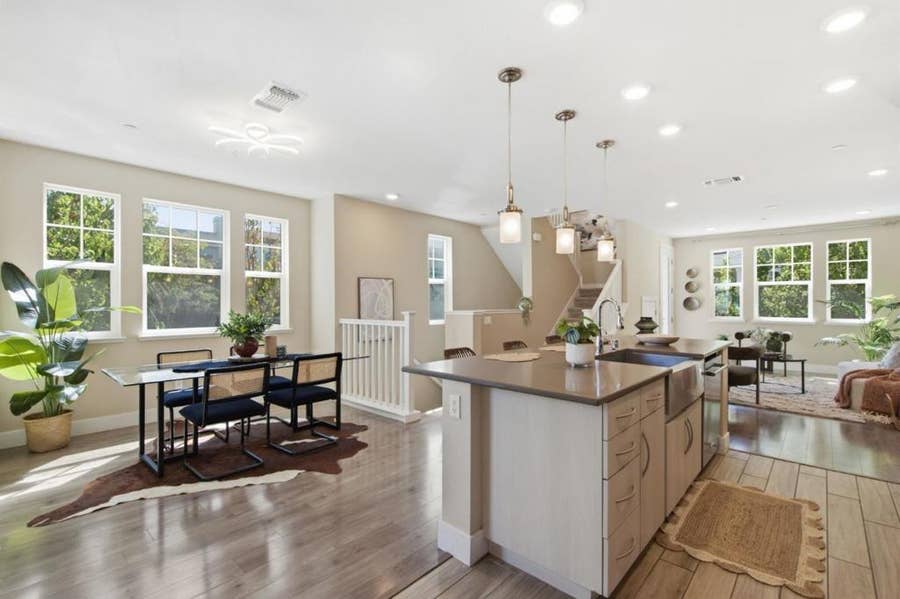 Property photo for 350 Circuit Way, Mountain View, CA
