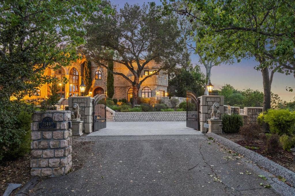 21449 Toll Gate Road, Saratoga, CA 95070