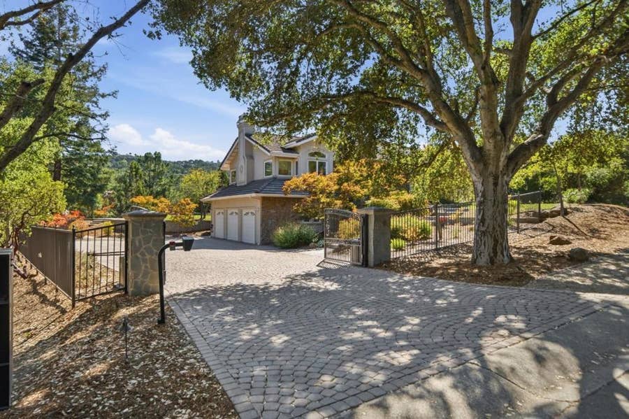 Property photo for 27960 Roble Blanco Court, Los Altos Hills, CA