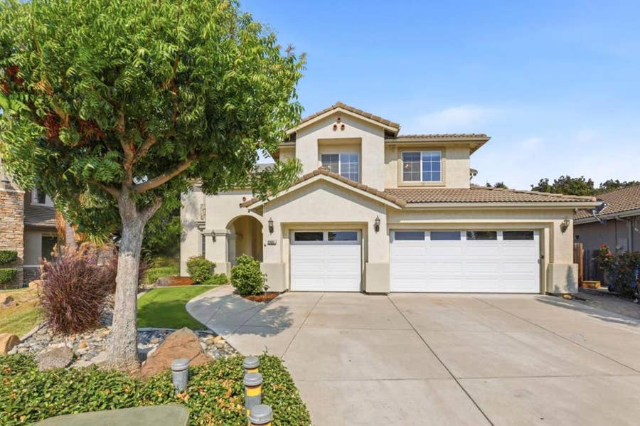 Property photo for 1995 Serene Drive, Hollister, CA